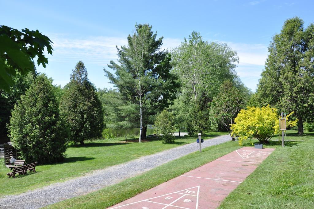 La Petite Auberge De Jouvence Magog Bagian luar foto