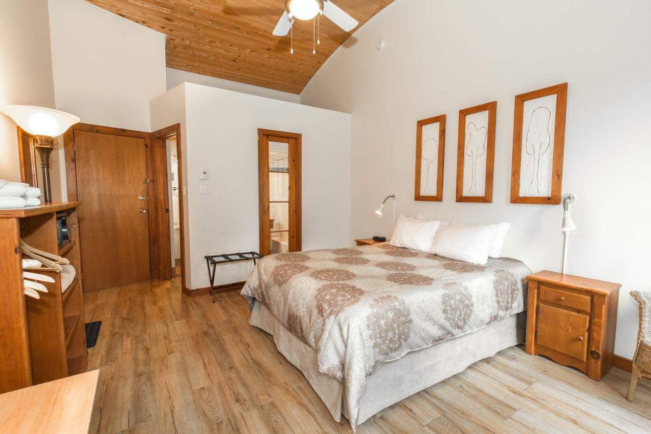 La Petite Auberge De Jouvence Magog Bagian luar foto